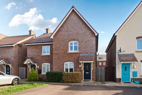 3 bed property, in The Jumps, £320,000
