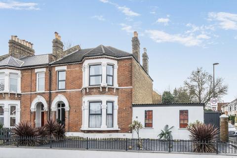 4 bed property, in Verdant Lane, £900,000
