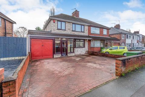 3 bed property, in Newbolds Road, £290,000