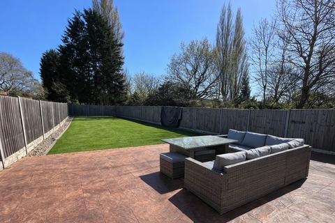 3 bed property, in Newbolds Road, £290,000