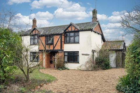 4 bed property, in Mattishall, £500,000