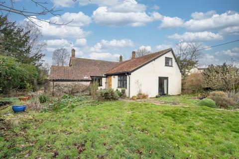 4 bed property, in Mattishall, £500,000