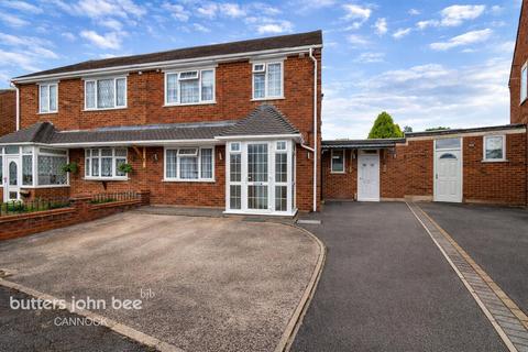3 bed property, in Mosswood Street, £300,000