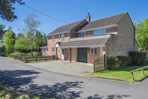 5 bed property, in The Firs, £750,000