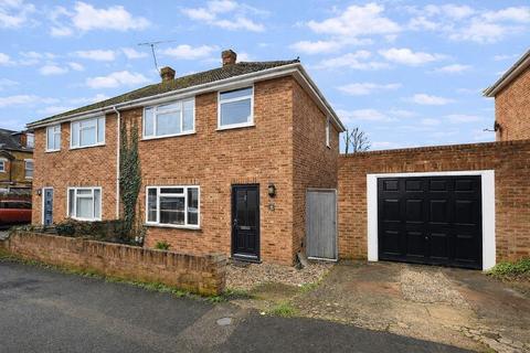 3 bed property, in Gladstone Road, £350,000