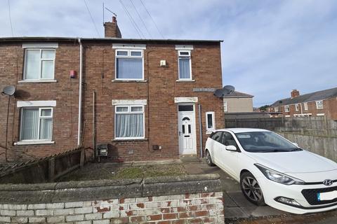 2 bed property, in Rosalind Avenue, £60,000