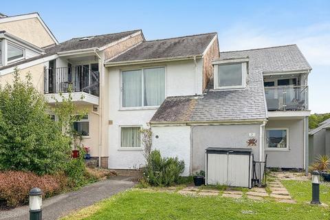 2 bed property, in Ffordd Garnedd, £165,000