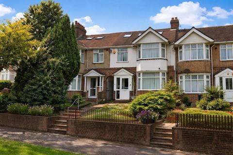 5 bed property, in Crawley Green Road, £485,000