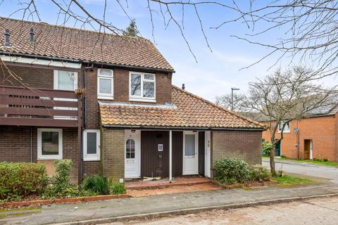 1 bed property, in Siskin Close, £150,000