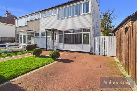 3 bed property, in Netherburn Road, £125,000