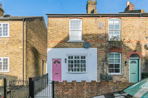 2 bed property, in Acre Road, £650,000
