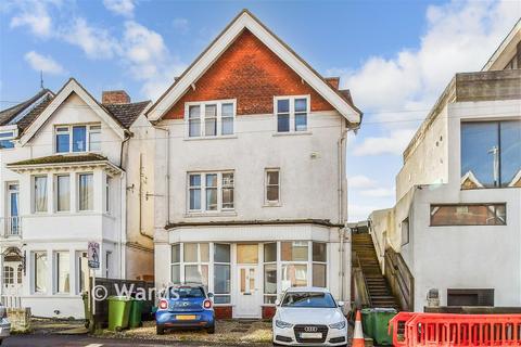 1 bed property, in Cheriton Road, £100,000