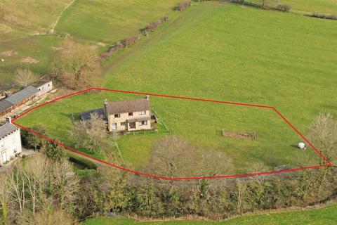 5 bed property, in White Lea Farm, £600,000