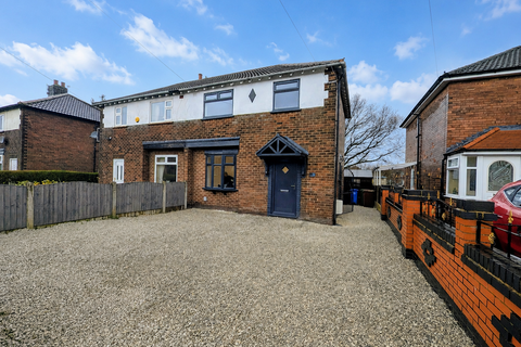 3 bed property, in Woodbank Avenue, £275,000