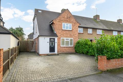 4 bed property, in Molesey Close, £595,000