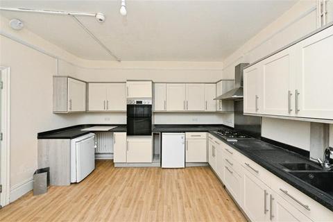 7 bed property, in Wootton Road, £200,000