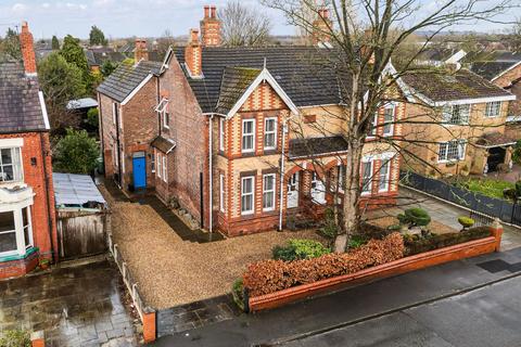 4 bed property, in Ditchfield Road, £575,000