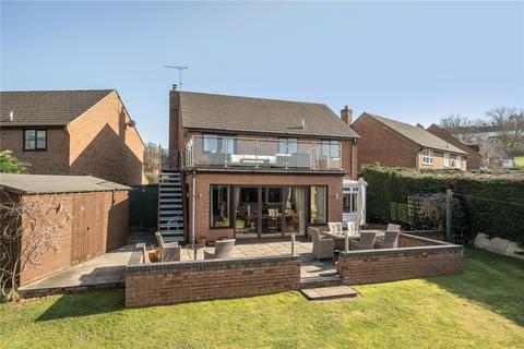 4 bed property, in Maes Hafren, £450,000