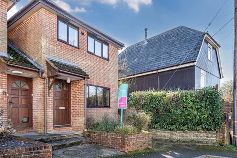 1 bed property, in Haslemere, £175,000