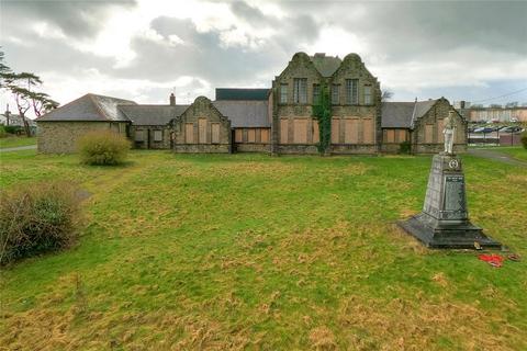 Land, in Penrallt, £325,000
