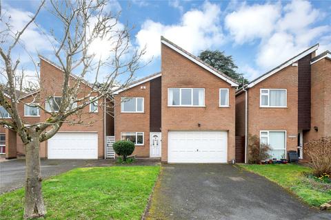 4 bed property, in Avenue Gardens, £495,000