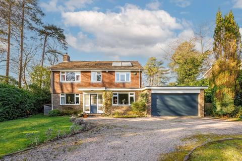 4 bed property, in Warren Road, £795,000