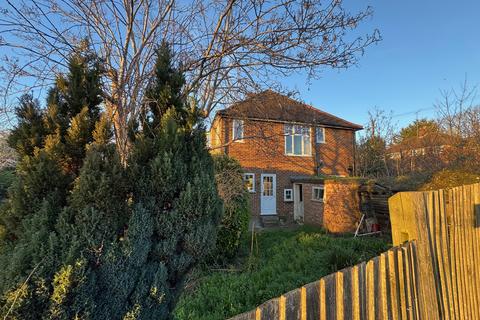 3 bed property, in Alverstone Road, £809,950