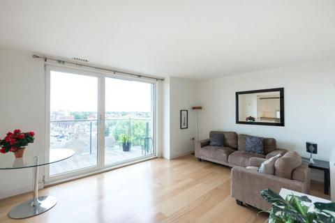 2 bed property, in Vantage Building, £330,000