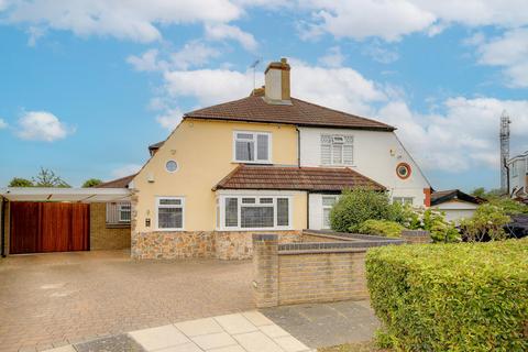 3 bed property, in Broadlands Avenue, £695,000
