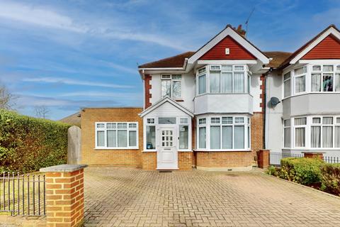 3 bed property, in Carlton Avenue East, £775,000