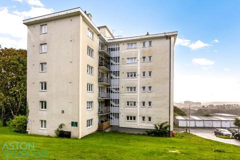 2 bed property, in Bowring Way, £230,000