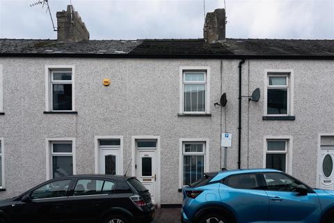 2 bed property, in Thwaite Street, £80,000