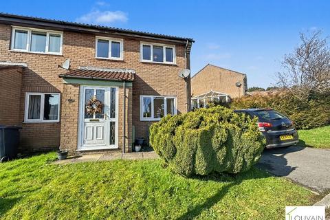 3 bed property, in Honeysuckle Close, £180,000