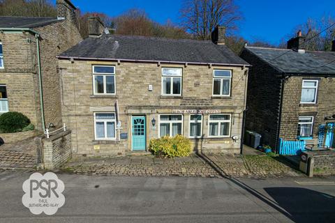 4 bed property, in Spinnerbottom, £550,000