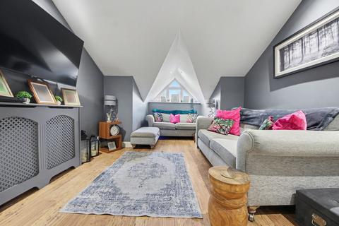1 bed property, in South East Road, £120,000