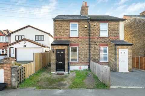 2 bed property, in Hounslow Road, £399,950