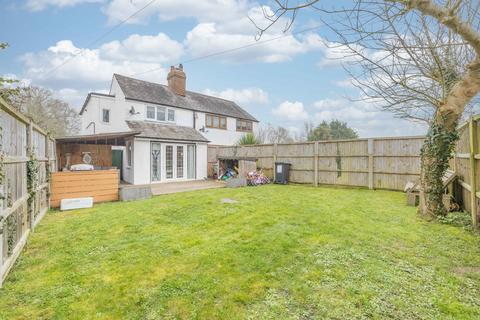 3 bed property, in Black Cottages, £300,000