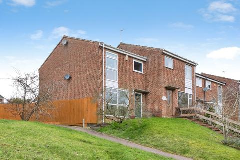 3 bed property, in Knaves Hill, £310,000