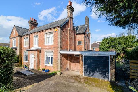 4 bed property, in Clinton Hill, £600,000