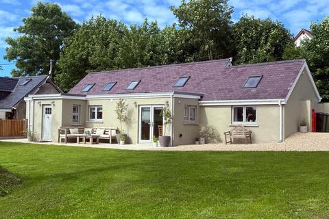 3 bed property, in Llanfallteg, £400,000