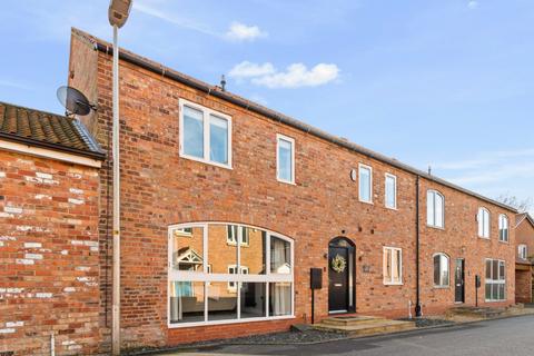 3 bed property, in Waxwing Way, £225,000