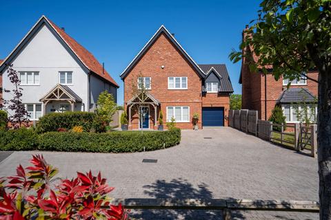 4 bed property, in High Road, £625,000