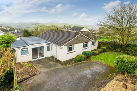 4 bed property, in Village Cross Road, £325,000