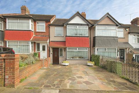 3 bed property, in Combeside, £450,000