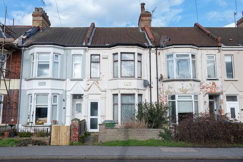 3 bed property, in Hull Road, £110,000