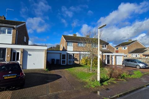 3 bed property, in Russell Drive, £400,000