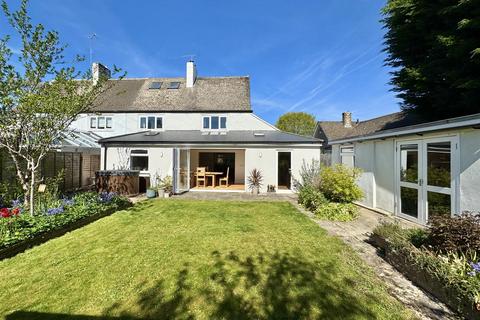 3 bed property, in Coates, £560,000