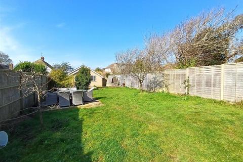 3 bed property, in Central Avenue, £415,000