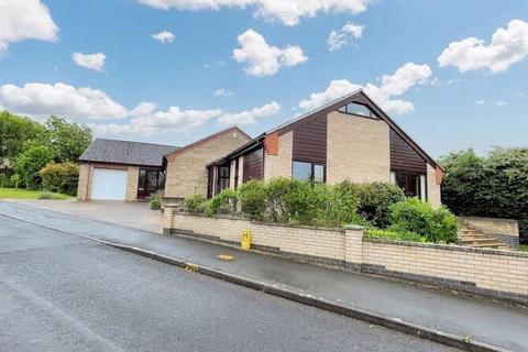 5 bed property, in Nelson Drive, £270,000