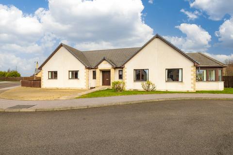 4 bed property, in Steading View, £375,000